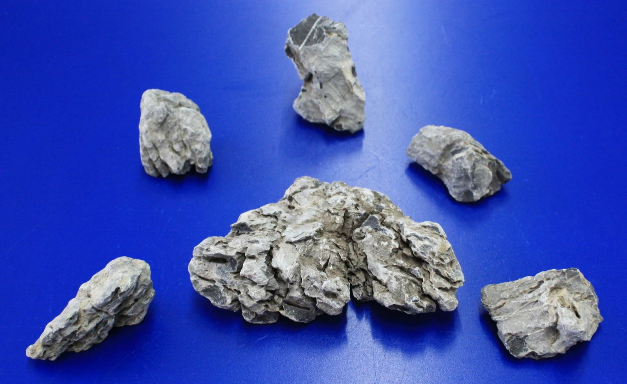 Nano Stone "Mini-Landschaft" - Set Mit 5 Bis 7 Steinen / Japanischer Seiryu Rock 5 Nano Stone "Mini-Landschaft" - Set Mit 5 Bis 7 Steinen / Japanischer Seiryu Rock – Bild 3